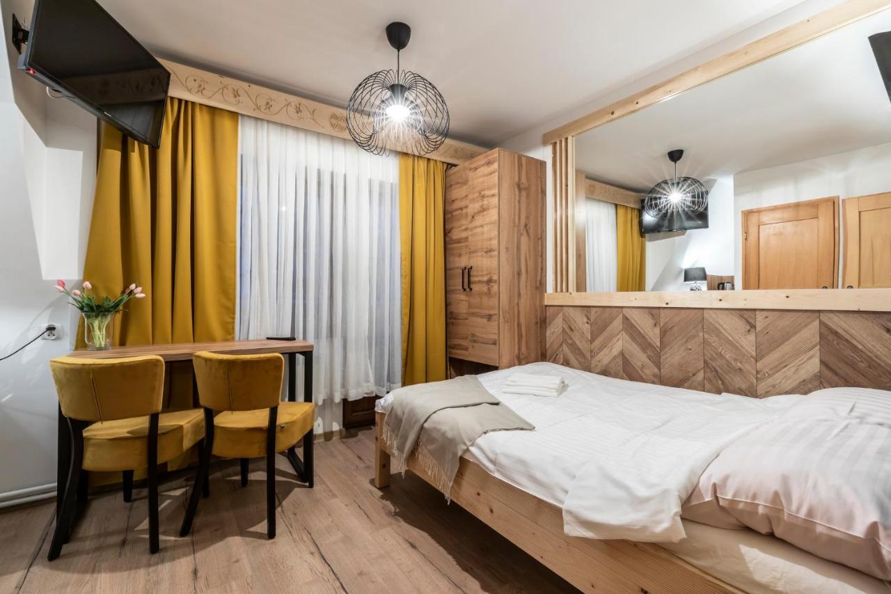 Willa CHWOST Pokoje-Apartamenty blisko Term *