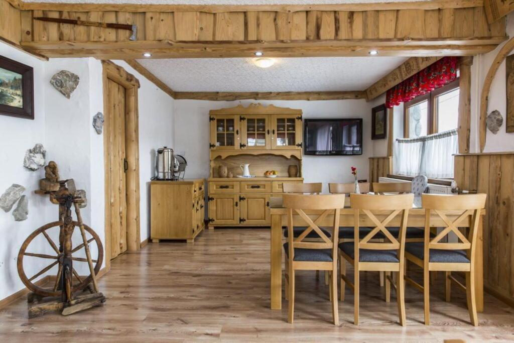 Willa Chwost Pokoje & Apartamenty W Poblizu Zakopanego I Term Гостьовий будинок